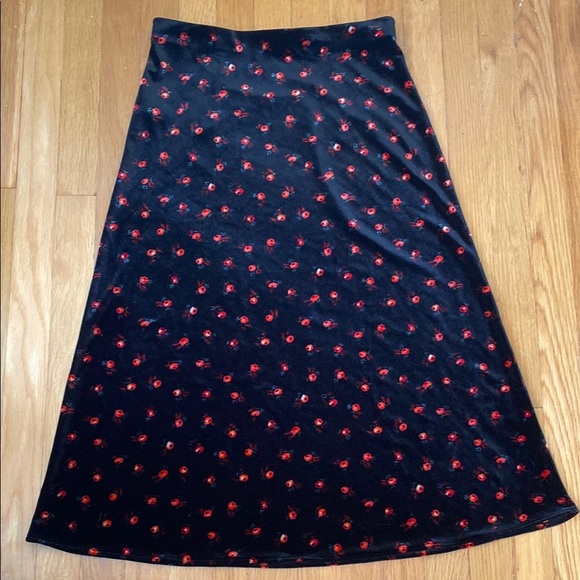 Loft Floral Velvet Women's Skirt - Black and Red - Picture 1 of 5